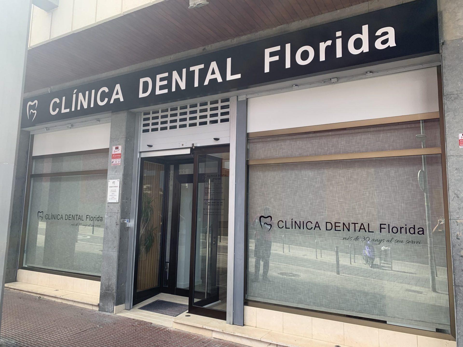 Fachada Clínica Dental Florida
